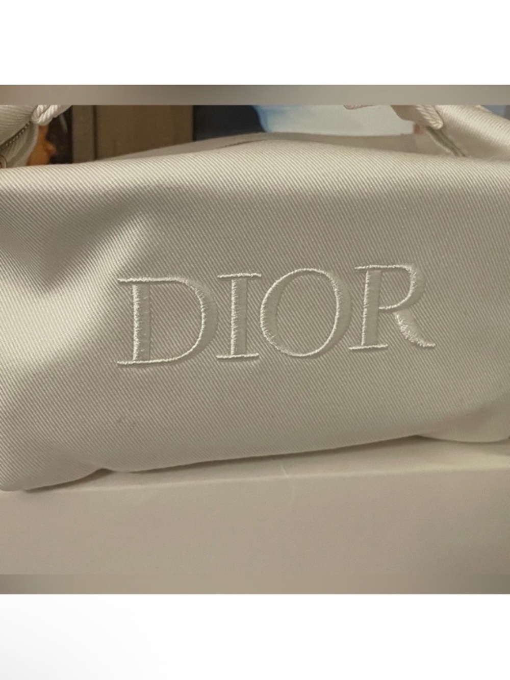 Dior Embroidered Cosmetic Bag with 2 Prestige La Crème Travel Size 5ml - Picture 2 of 7